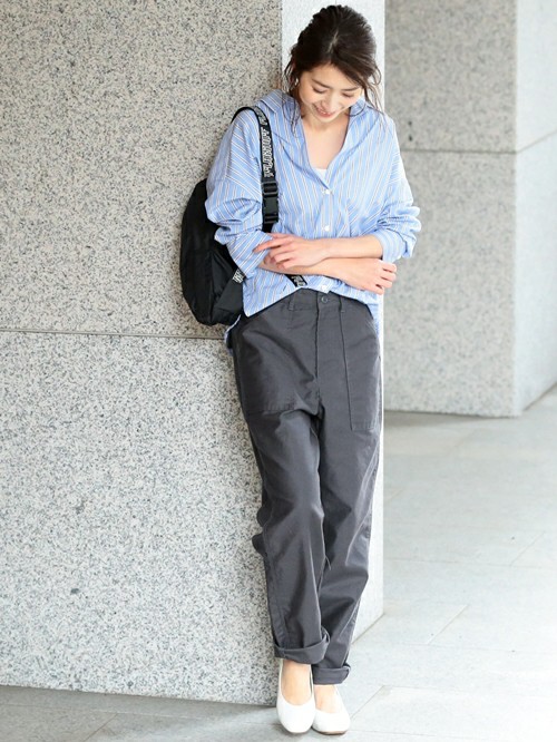 WEB限定のベイカーパンツを女性らしく着こなしたスタイリング。

BEAUTY&YOUTH オフィススタッフ / 160～164cm