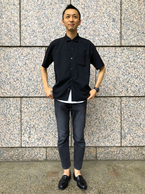 夏のモノトーンカジュアル

シャツ(size:L ) パンツ(size: 30インチ) シューズ(size: 39)

Model:175～179cm