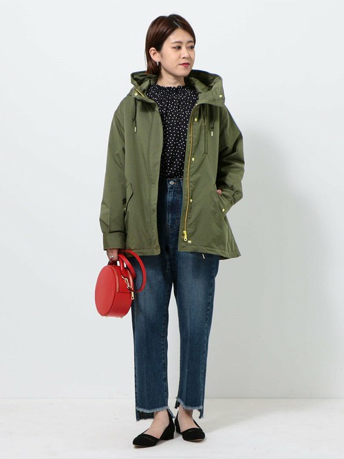 Aラインモッズコートスタイル

アウター（SIZE:38） ブラウス（SIZE:FREE） パンツ（SIZE:38）
Model：155～159cm