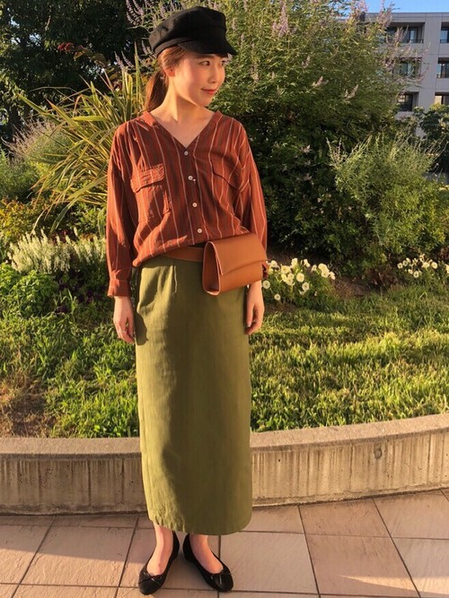 秋カラーを詰め込んだスタイル。
身長の低い方でもタックインしてしまえば、オーバーサイズのシャツも長めのタイトスカートもバランスよく着こなせます！ 

Model：150～154cm