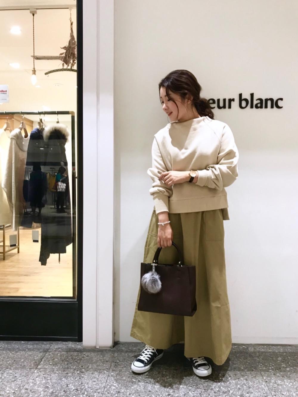 モデル身長 158cm

スタンドネックのスウェットはシルエットがきれいなので、子供っぽくならずに着こなせます！
ボリュームのあるボトムスと合わせたルーズな着こなしがおすすめ☆