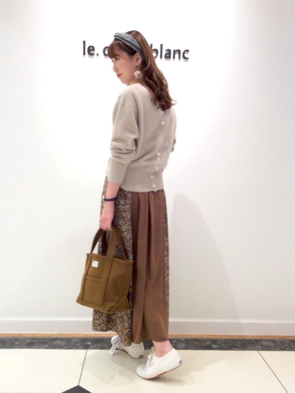 後ろ姿もスッキリ可愛く♡ 前後2wayなのでもちろんカーディガンとしても使っていただけます！

モデル身長 160cm