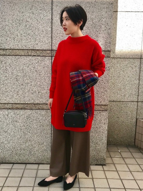 秋冬の気分を高めてくれる暖かみのあるカラーでまとめました。
ワンピース(size:free)パンツ(size:38)

model:165～169cm