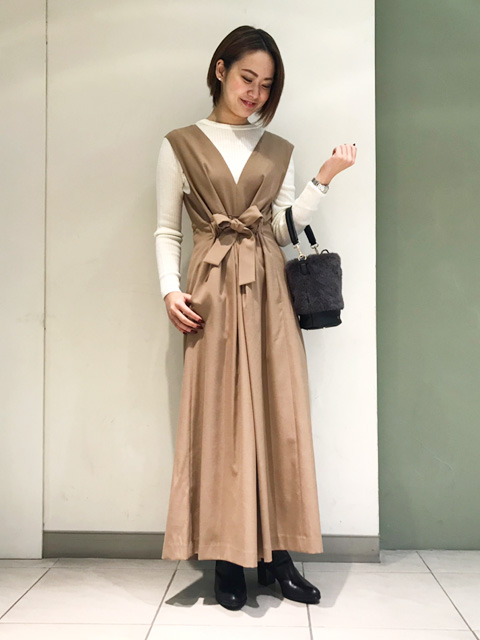 新作オールインワンのご紹介です黒ハート
着るだけでおしゃれ見えする商品でウエストマークの位置も高めで
スタイルアップ効果抜群！！
お色は使いやすいベージュ、ブラックの2色展開★