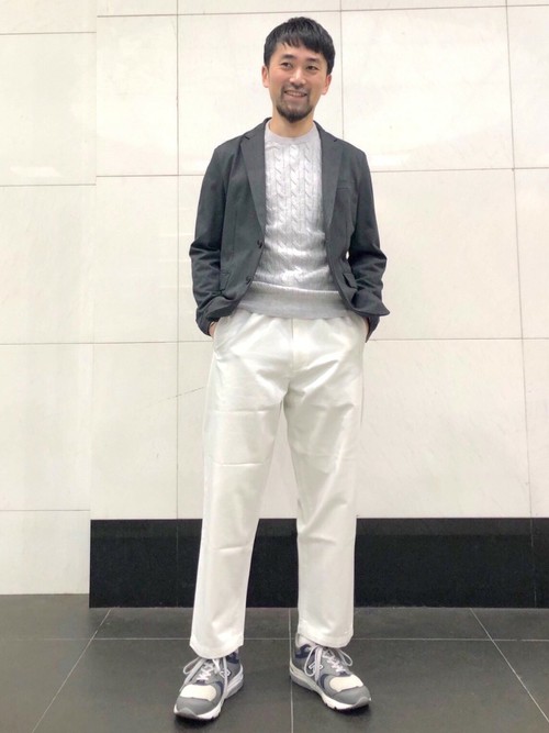 同じような色合いだけど素材感を変えて立体感を出しました。ジャケットに白いワイドパンツを合わせる事できれい目過ぎず程よいカジュアル感を出すのが気分です。

モデル：175～179cm