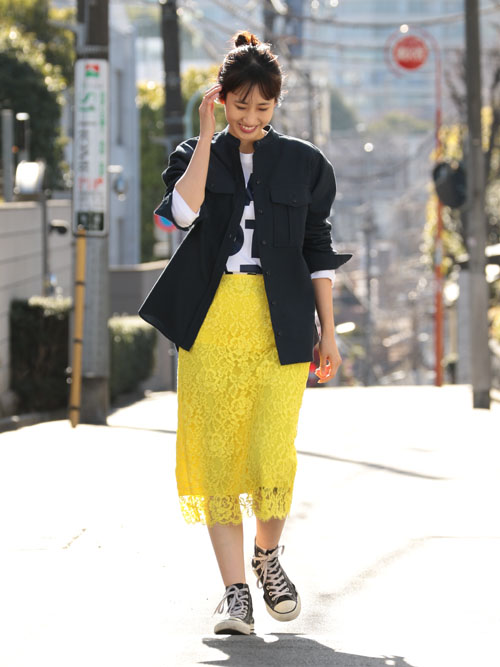 United Arrowsスタッフのミニ ひざ丈スカートを使ったレディースファッションコーディネート No