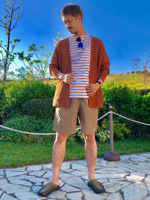 今年らしいブラウン系のアイテムでまとめた初夏のリゾートスタイル。BBQやフェスの装いにもピッタリです！ 

モデル：180～184cm