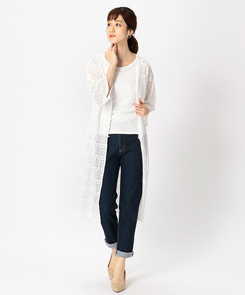 タンクトップにレースカーディガンを羽織った、春から夏にかけての定番コーデ♪



