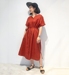 今回はRougeVifの新作ワンピースを着てみました！

軽くて涼しいのでこれからの時期
沢山着れそうです。
 
今回は、一枚でコーディネートしましたが
デイリー使いには、パンツなどとの
レイヤードスタイルもオススメです◎