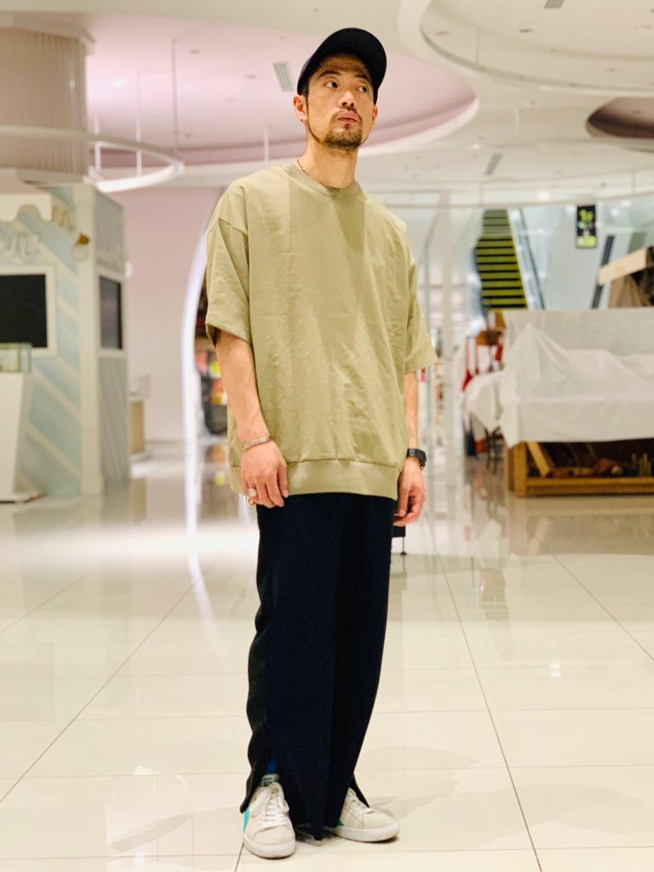 Urban Researchスタッフのtシャツを使ったメンズファッションコーディネート No 365