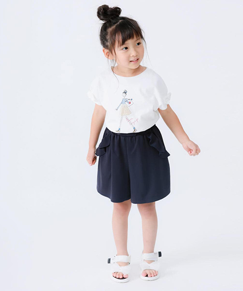 Ｔシャツのプリントとお袖のリボンがポイント！Ｔシャツをキュロットにインして、キュロットのフリルを目立たせて☆