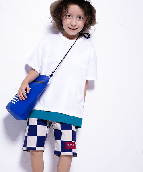 【WASK (ワスク)】

ワスクのシンボルでもあるユニオンジャックをステッチで表現したデザインにこだわりのあるTシャツ。
ゆったりと着用できるビッグシルエットタイプです。
ストレッチ性のある薄手の素材を使用した5分丈パンツ。
大き目のフラッグチェックプリントで切り替えています。