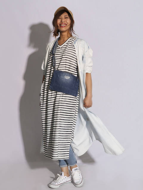 真夏まで快適に涼しく過ごせるワッフルワンピース！
ボトムはデニムパンツを合わせて大人のカジュアルコーデに。