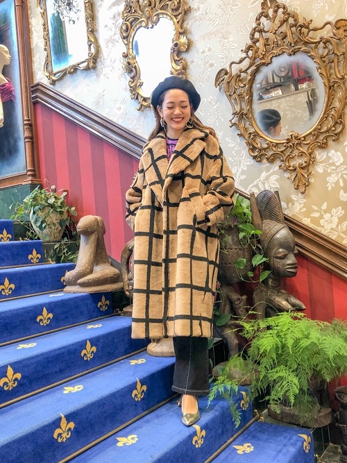 大胆なチェックのエコファーコート❤︎34サイズから展開していて、小柄な方でもジャストサイズで着れます！存在感があるので羽織るだけでワンランクお洒落になります(^^)

H:155