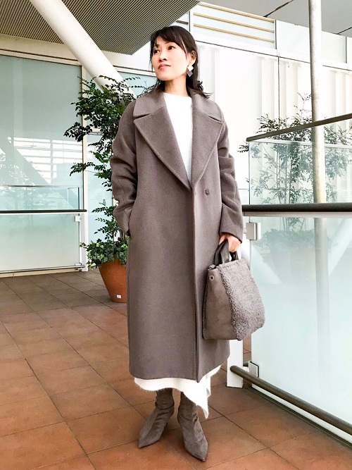 アンゴラを使用したコートはとにかく軽く暖かいです。
中に着たワンピースは裾がアシンメトリーになっており、小柄な方でも着丈バランスが良いです
( コート7号、ワンピース9号着用)

玉川高島屋ショッピングセンター　　MODEL:H153cm