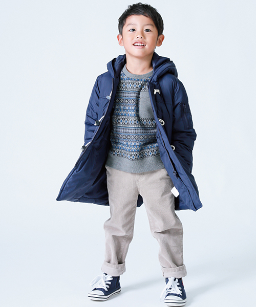 秋冬にピッタリなフェアアイル柄のトレーナーがコーディネートのポイント♪軽さが魅力の中綿アウターは、ネイビーをチョイスしてコーディネートの引き締め役に！手洗い可能のアウターなので、寒い外でも元気に遊ぶお子様にピッタリです。