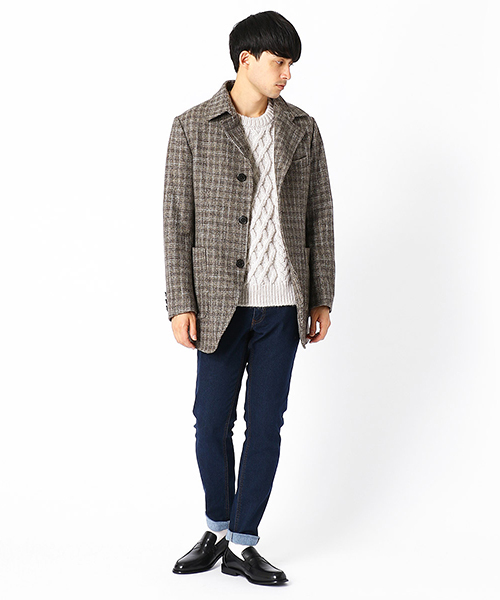 ツイードチェックコートは、 ジャケット感覚でさっと羽織れる便利なアウター。 スーツスタイルでもカジュアルスタイルでも 合わせられるように、サイズ設計されています◎ ボトムには定番のデニムを合わせてカジュアルスタイルに。