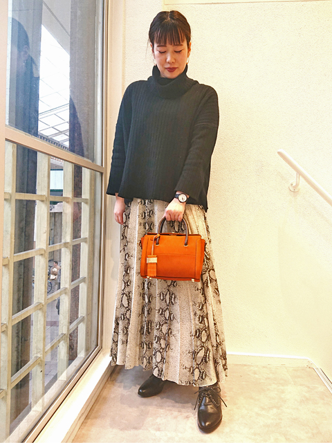 Au Bannisterスタッフのシューズを使ったレディースファッションコーディネート No