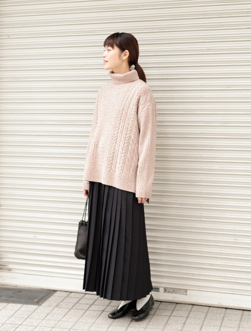 かぐれスタッフのニット セーターを使ったレディースファッションコーディネート No