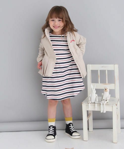 季節の変わり目に重宝する薄手のパーカー。
ワンカラーでシンプルに仕上げながら、裾にはタックを入れた女の子らしいシルエットにこだわりました。