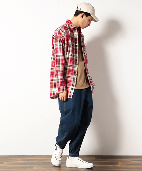 【パープルアンドイエロー】 ビッグシルエットのチェックシャツ。 ボリュームのあるPYで人気のテーパードと合わせ リラックス感あるカジュアルコーデ。