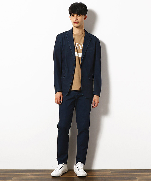 【パープルアンドイエロー】 パターンにこだわったキレイめシルエットの デニム セットアップ。 今シーズンは、インナーに旬なベージュを合わせて 大人っぽく。