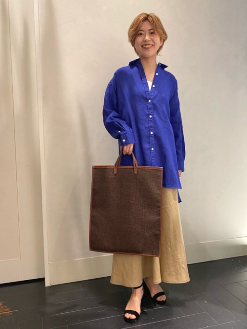 United Arrowsスタッフのシャツ ブラウスを使ったレディースファッションコーディネート No