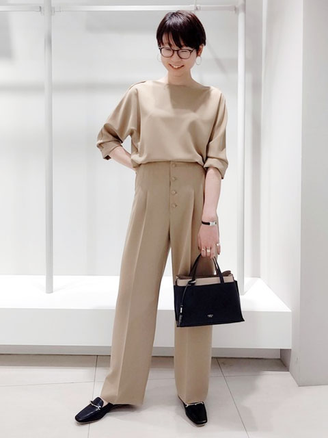 セットアップで楽チンオフィススタイル！
簡単にきちんと感が出て、勿論バラバラで着て着回し力も絶大！
ご自宅でのイージーケアも、これからの梅雨時期に嬉しいポイントです◎