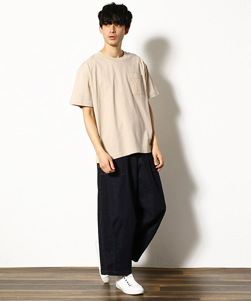 Purple Yellowスタッフのtシャツを使ったメンズファッションコーディネート No