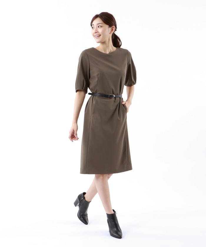 巾15mmのNEWベルト。リバーシブルでお使いいただけます。洋服のカラーに合わせて、馴染ませたりポイントにしたりコーディネートを楽しめます。
