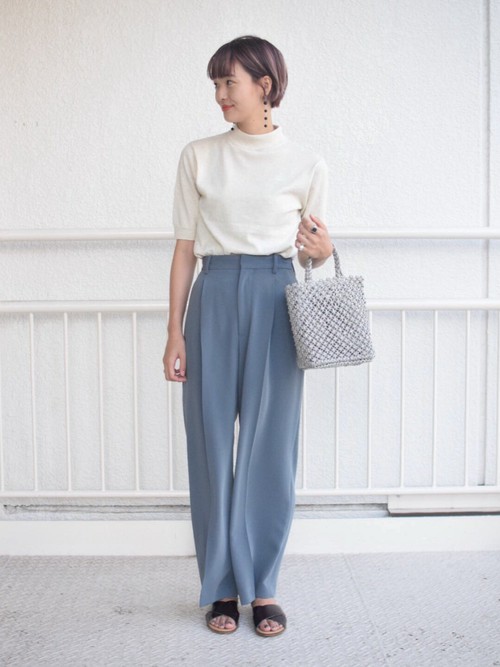 晩夏までお使いいただけるアイテムでコーディネートです。全体を寒色でまとめました。

H：165～169cm