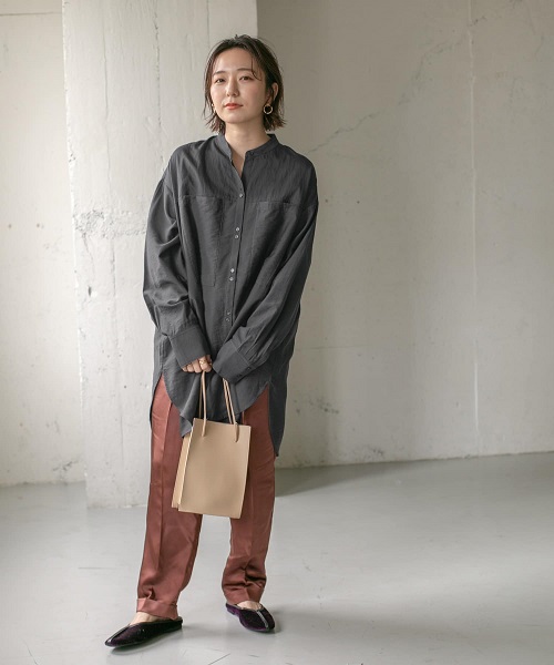 Kbfスタッフのシャツ ブラウスを使ったレディースファッションコーディネート No