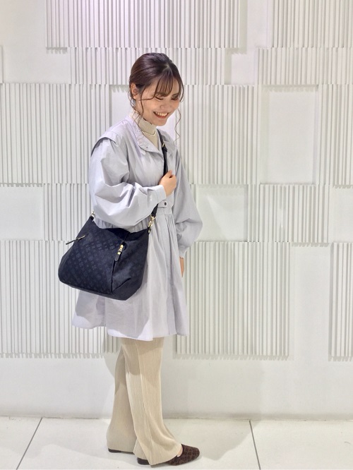 Russetスタッフのショルダーバッグを使ったレディースファッションコーディネート No