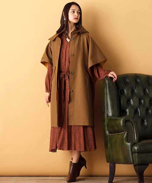 ボリューム感のある、包み込むようなシルエットのポンチョ。マキシ丈ワンピに合わせると今年らしいコーディネートに。
◆大きいサイズ/L-LL◆model:173cm