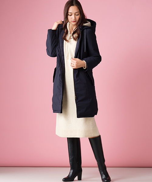 ステッチ無しのデザインが大人っぽいダウンコートコーデ。ニットワンピを合わせて今年らしく。フードは２枚重ねて着こなして。
◆大きいサイズ/L-LL◆model:173cm