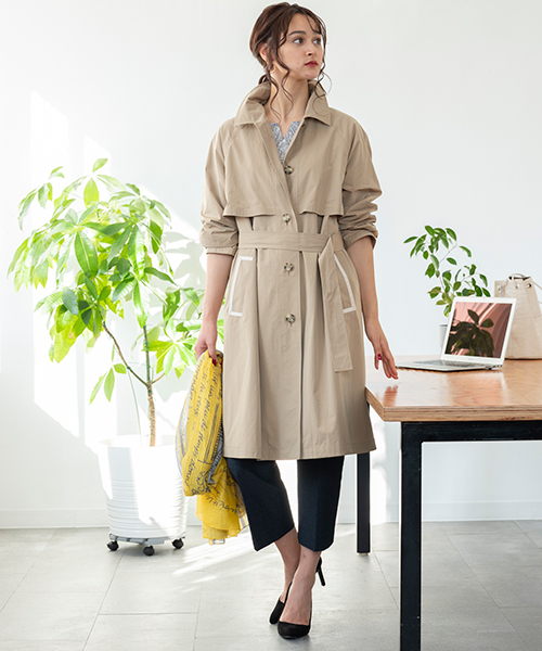 春コートはこれが一枚あればいい！ベーシックなトレンチコート。ポケットの切替がおしゃれなデザインです。すっきり細身のパンツを合わせてシャープに着こなす大人スタイル。
◆大きいサイズ/L-3L◆model:173cm 