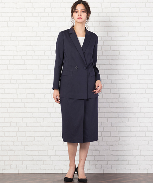 麻混のナチュラルな素材感できっちりしすぎないセットアップスタイル。スカートはスリットではなく、タックデザインなので、足が見えすぎるということもありません。
◆大きいサイズ/L-3L◆model:173cm