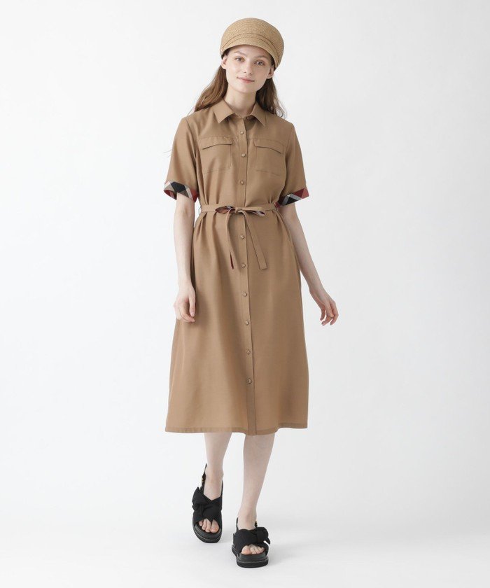 フェミニンなスカラップレース生地とのコンビネーションが上品な雰囲気の一枚です。
