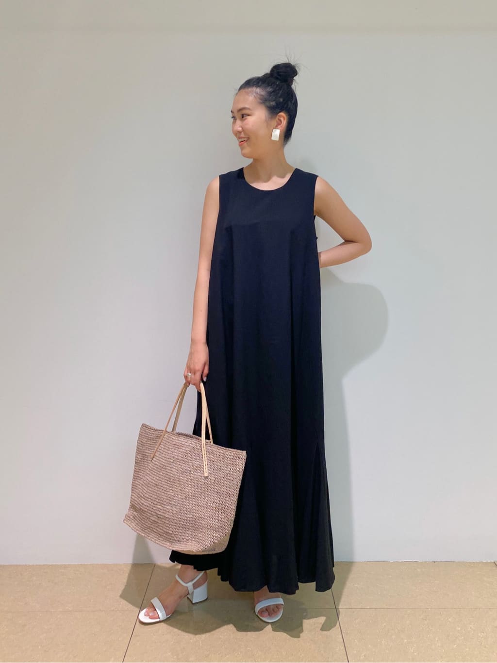 Beardsleyスタッフのロング マキシ丈ワンピースを使ったレディースファッションコーディネート No