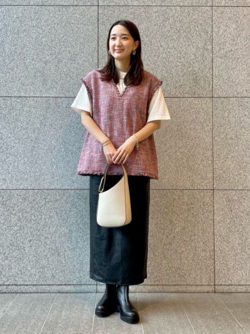 ショートブーツ×ニットベストコーデ