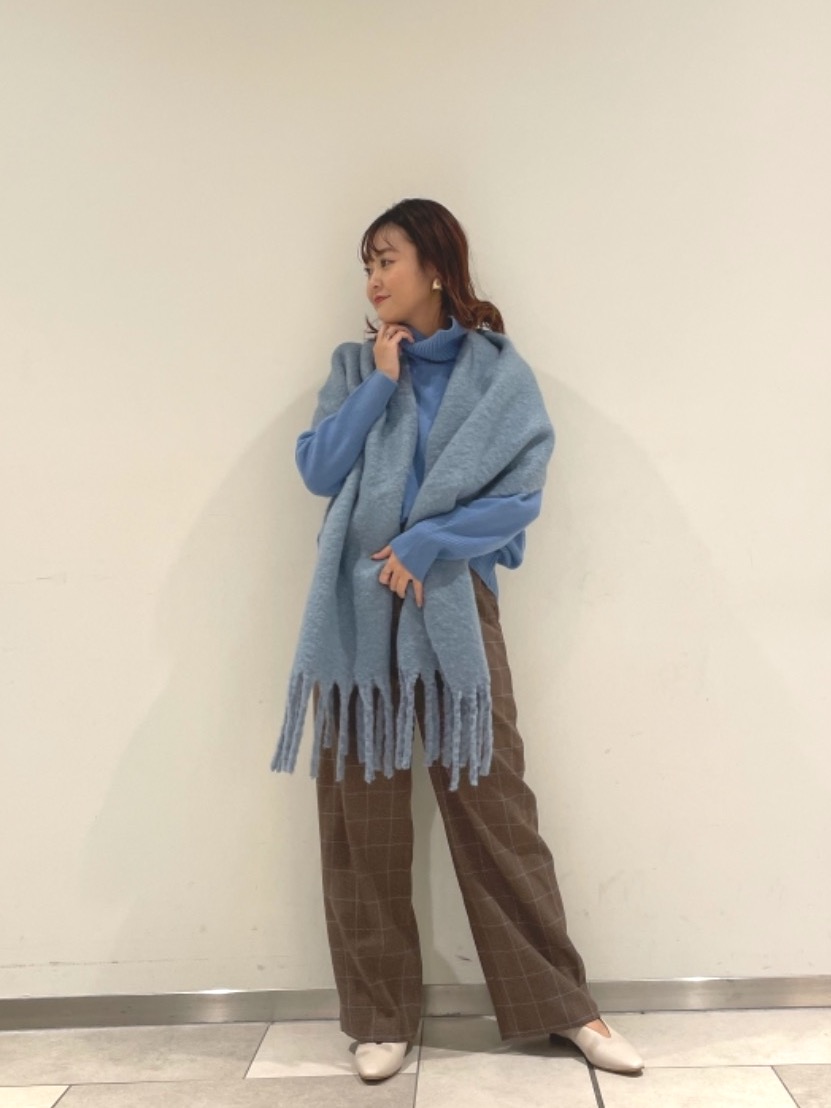 身長：155cm//普段着用サイズ36~38/

着用サイズ、ニット36 パンツ38 
 <カシミヤウールハイネックニット>
 チクチクしない柔らかいニットです♪36サイズ、38サイズで丈感も変わります！36サイズはヒップにかかるくらいの丈感です！ 秋冬に暗くなりがちなので爽やかなブルーメインなコーデ。秋らしさを残しボトムはチェックで合わせました。

