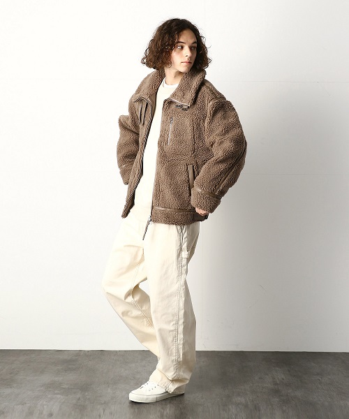 【パープル＆イエロー】
今シーズンのオススメアウターは、このボアブルゾン！