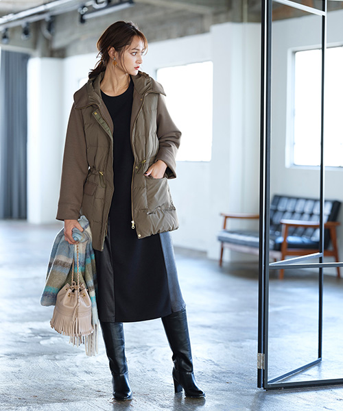 ダンボールニット＆ダウンで作る、羽織るだけでサマになる立体的な旬シルエットのアウターコーデ。
ワンピースを合わせて女らしい雰囲気に。
◆大きいサイズ◆model:173cm