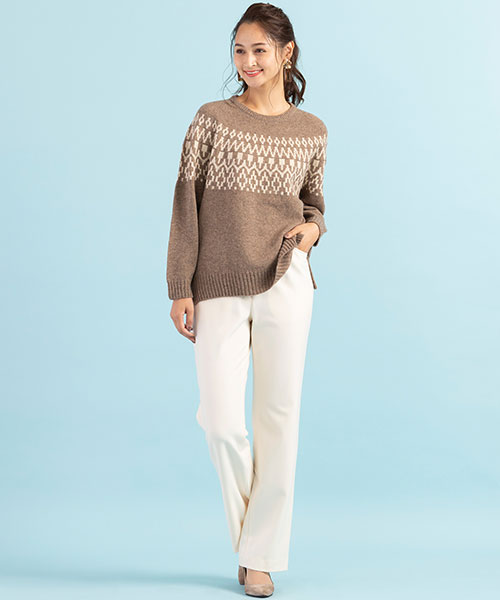 ざっくりしたミドルゲージで、軽く暖かなフェアアイル柄セーター。ピサーノではナチュラルなベージュカラーで仕上げました。パンツはオフホワイトを合わせて、明るい冬スタイルに。
◆大きいサイズ◆model:173cm