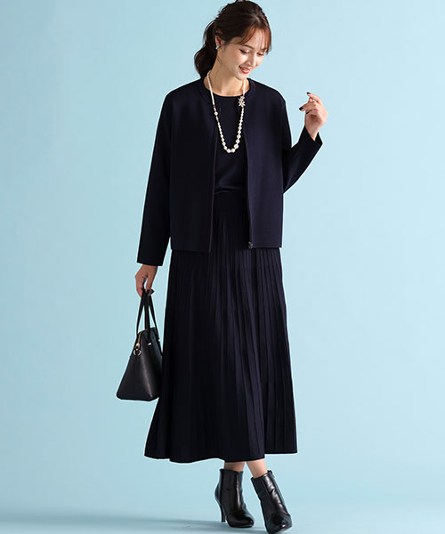 ラクチンなのに着映えする、きちんと見えニットジャケットとワンピースのコーディネート。学校行事やセレモニーに使えるのはもちろん、普段使いにも着回せるのがうれしい一枚。
◆大きいサイズ◆model:173cm