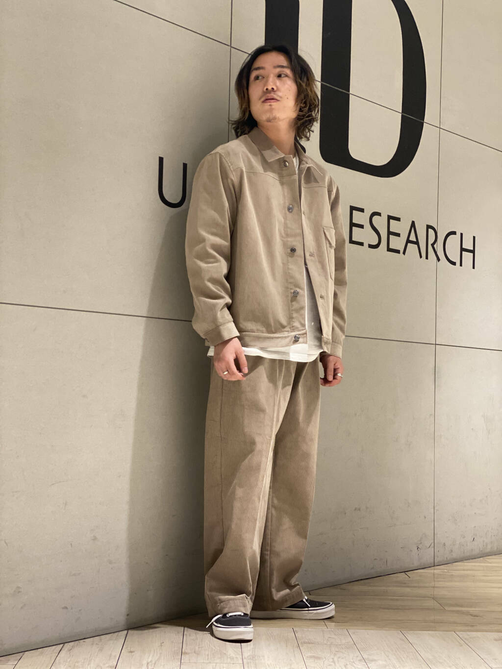 Urban Researchスタッフのスニーカーを使ったメンズファッションコーディネート No