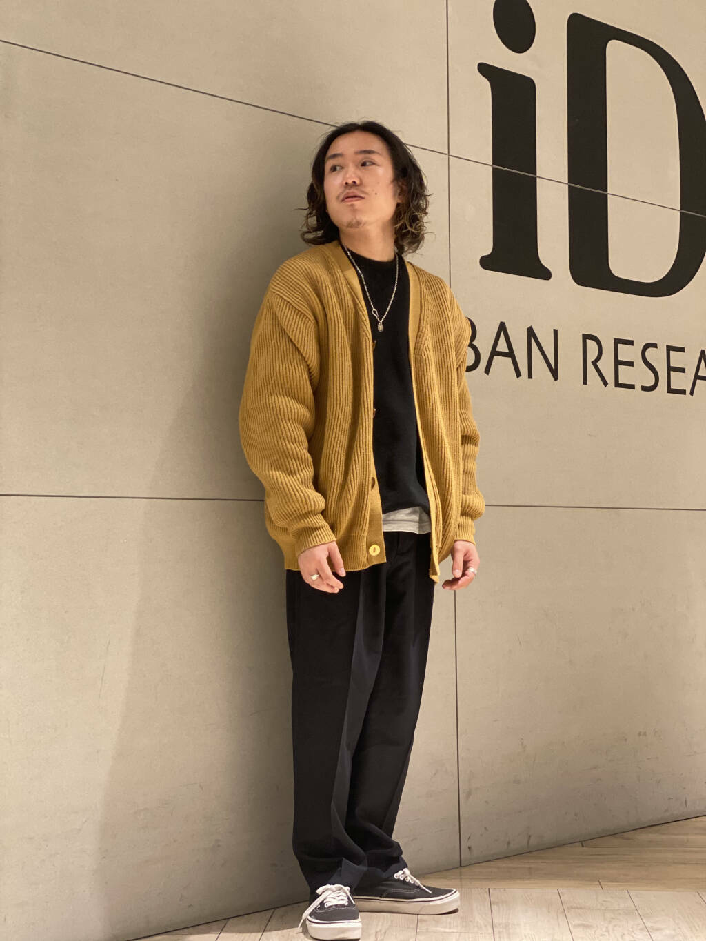 Urban Researchスタッフのスニーカーを使ったメンズファッションコーディネート No