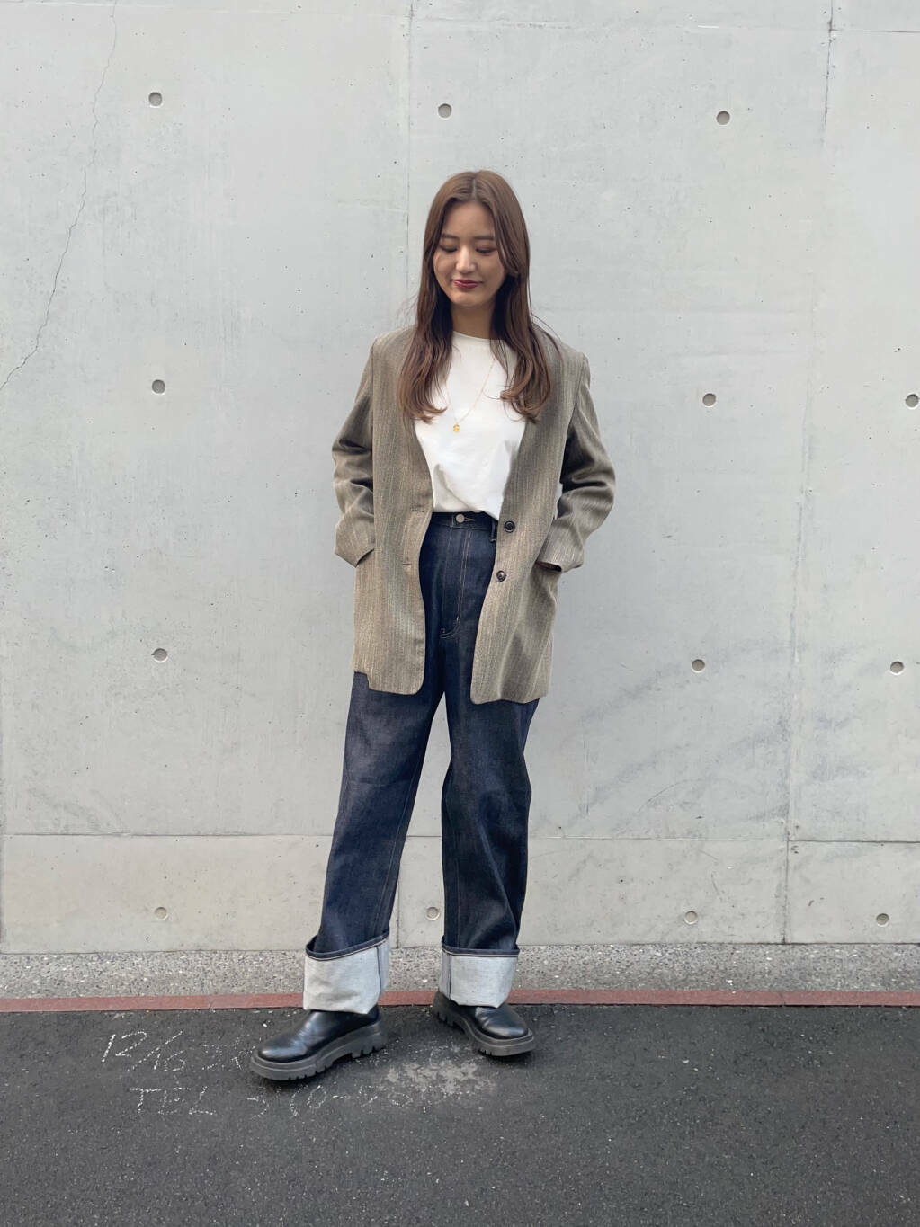 Urban Researchスタッフのノーカラージャケットを使ったレディースファッションコーディネート No