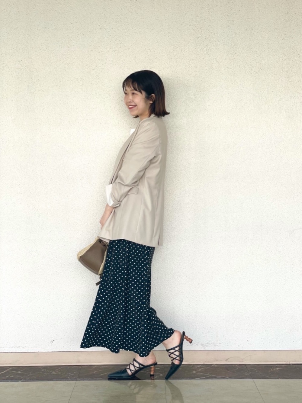 身長：157cm/
普段着用サイズ36〜38　

〈ピークドカラーダブルブレストジャケット〉
定番のジャケットです♪レーヨン混でしなやかな生地です。
袖にもゆとりがあるのでカジュアルな着こなしにもおすすめです。