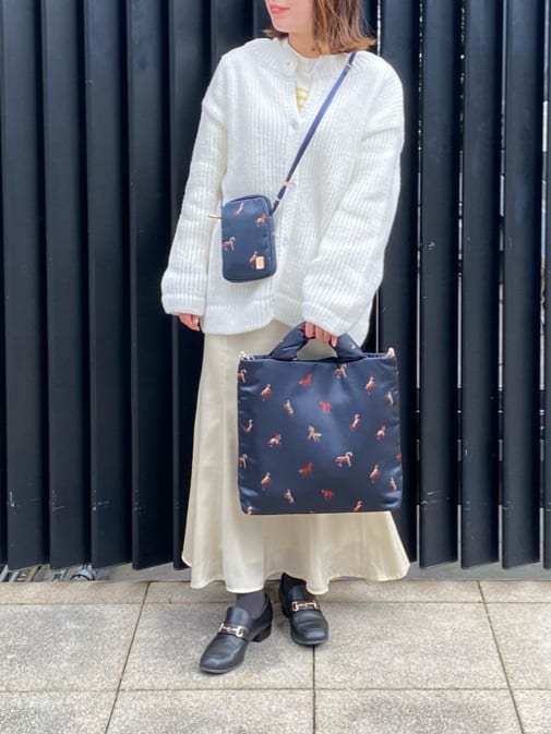 Russetスタッフのトートバッグを使ったレディースファッションコーディネート No